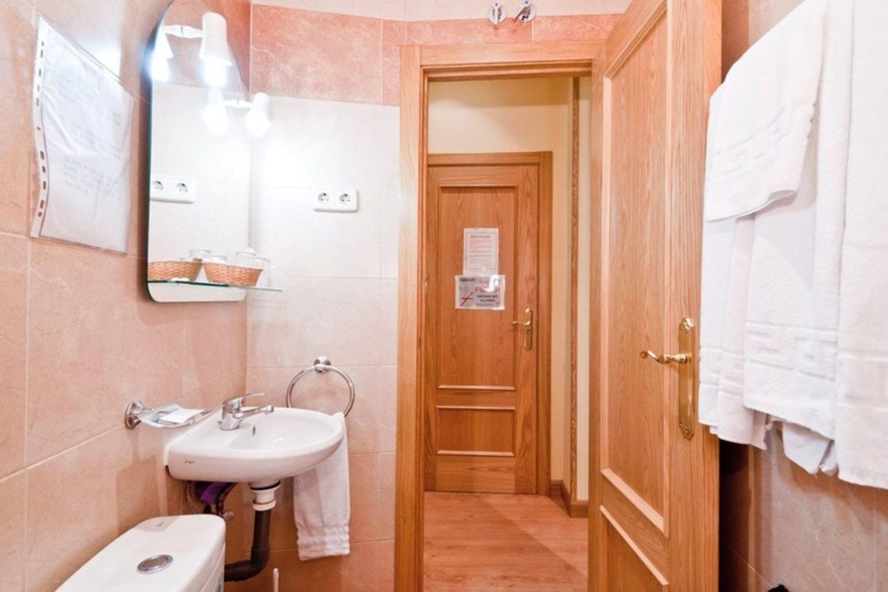 מדריד Hostal Las Cortes מראה חיצוני תמונה