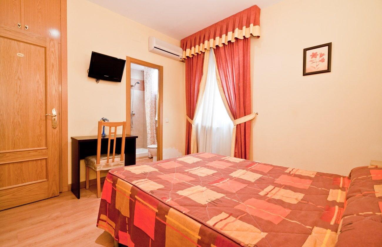 מדריד Hostal Las Cortes מראה חיצוני תמונה