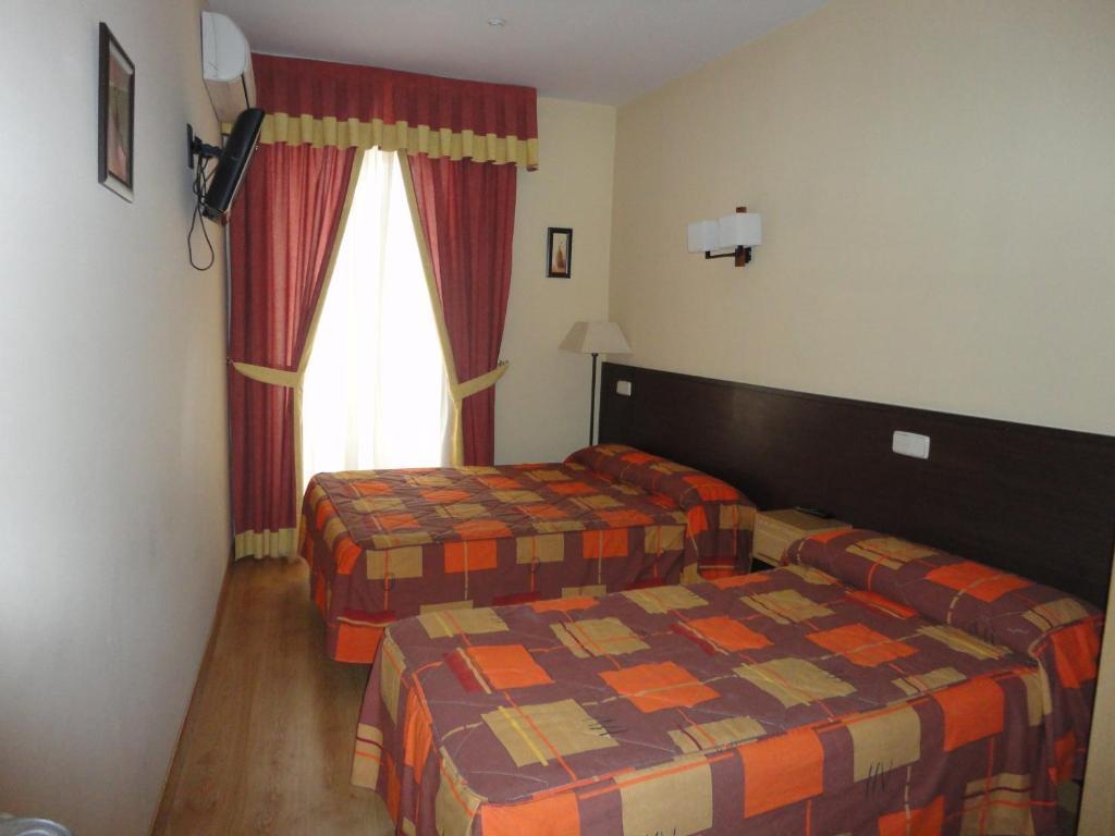 מדריד Hostal Las Cortes מראה חיצוני תמונה