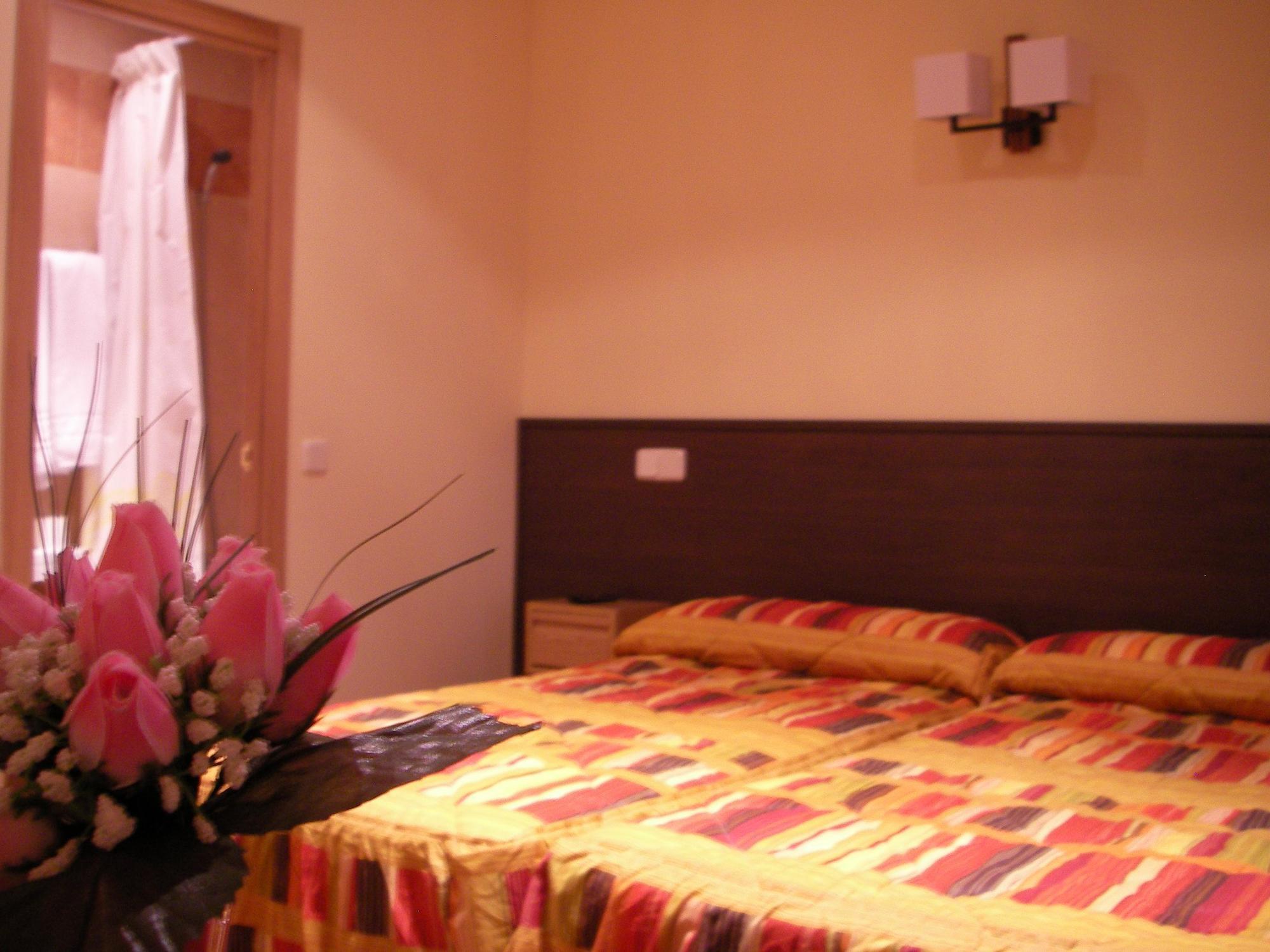 מדריד Hostal Las Cortes מראה חיצוני תמונה