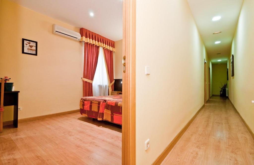 מדריד Hostal Las Cortes מראה חיצוני תמונה